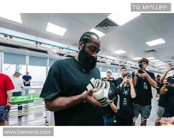 小里:哈登在具有勒布朗、斯蒂芬的时代赢得MVP,有必要给予他尊重